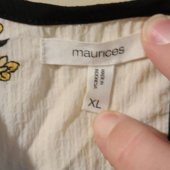 Maurice's top   - Picture 4 of 6